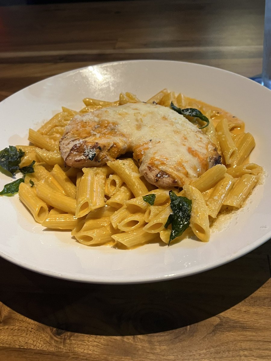tomfishes's tweet image. This is the best vodka penne I had in a minute 😍😍