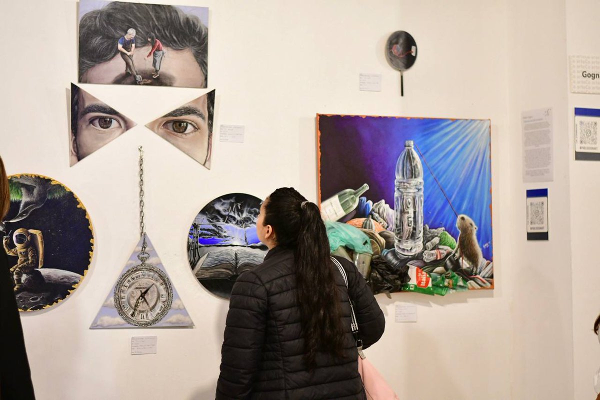 municorrientes's tweet photo. Los vecinos disfrutan de la séptima edición del #ArteCo en Galería Colón 👨🏻‍🎨 La propuesta del @corrientesgob reune a 250 artistas en más de 40 espacios de nuestra #CiudadDeEventos 🤩 https://t.co/ABtbRCJ1wF