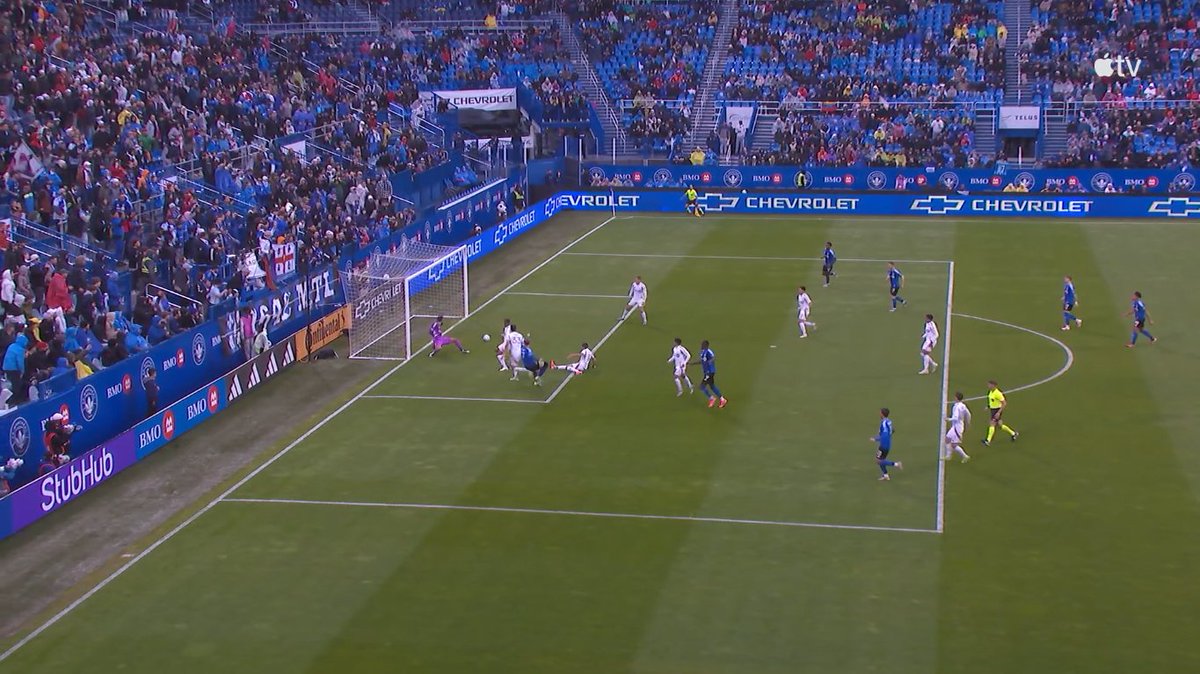 lafcuy's tweet photo. 5' Gol de Montreal. Se veía venir, pésimo inicio del Black and Gold.
#MTLvLAFC 1-0 | #LAFC https://t.co/KZ5PlLNFN1