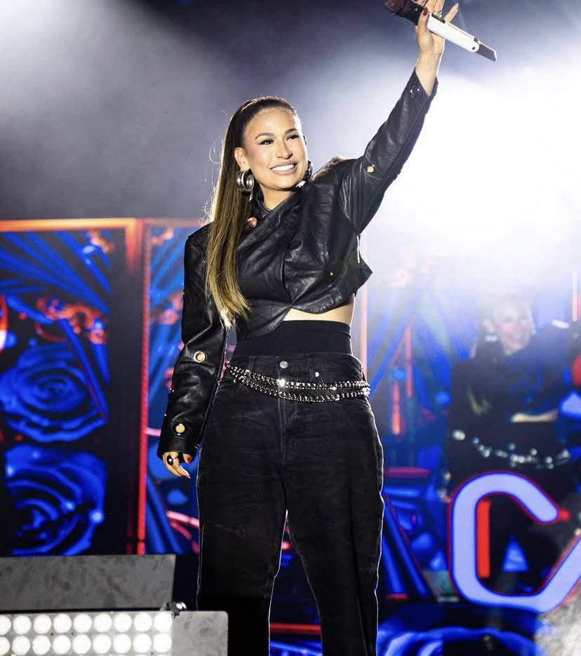 A MELHOR CANTORA DO MUNDO 
TE AMO MUITO 

FELIZ ANIVERSÁRIO SIMONE MENDES