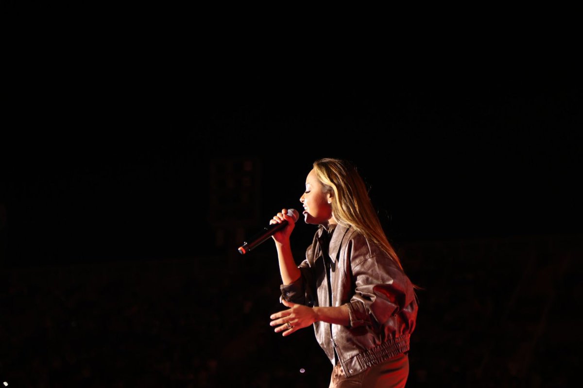 93FmGospel's tweet photo. Bruna Karla no palco da #MarchaParaJesus2025 na Praça da Apoteose.

A 93FM transmite com exclusividade no: https://t.co/P7QSfJHABC

Fotos: Homerilson Rodrigues https://t.co/Pqhe0bbSiO