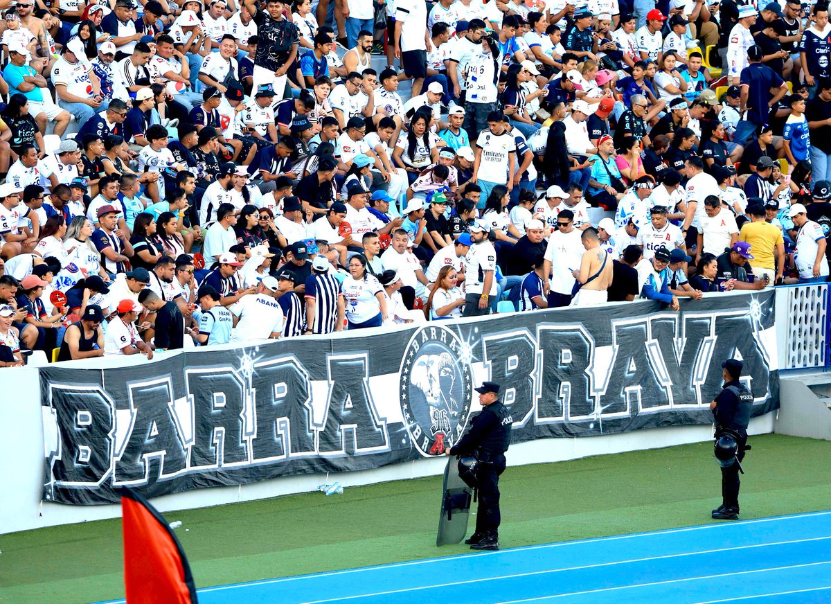 INDES El Salvador (@indeselsalvador) on Twitter photo #Fútbol ⚽| A falta de menos de una hora para el pitazo inicial, el Estadio Nacional Jorge “El Mágico” González luce sus graderíos vestidos de blanco, amarillo y azul gracias a la presencia de los aficionados de <a href="/AlianzaFC_sv/">Alianza Fútbol Club</a> y <a href="/CDMLimeno/">Club Deportivo Municipal Limeño</a>, que serán testigos de la final del #Fútbol ⚽| A falta de menos de una hora para el pitazo inicial, el Estadio Nacional Jorge “El Mágico” González luce sus graderíos vestidos de blanco, amarillo y azul gracias a la presencia de los aficionados de <a href="/AlianzaFC_sv/">Alianza Fútbol Club</a> y <a href="/CDMLimeno/">Club Deportivo Municipal Limeño</a>, que serán testigos de la final del