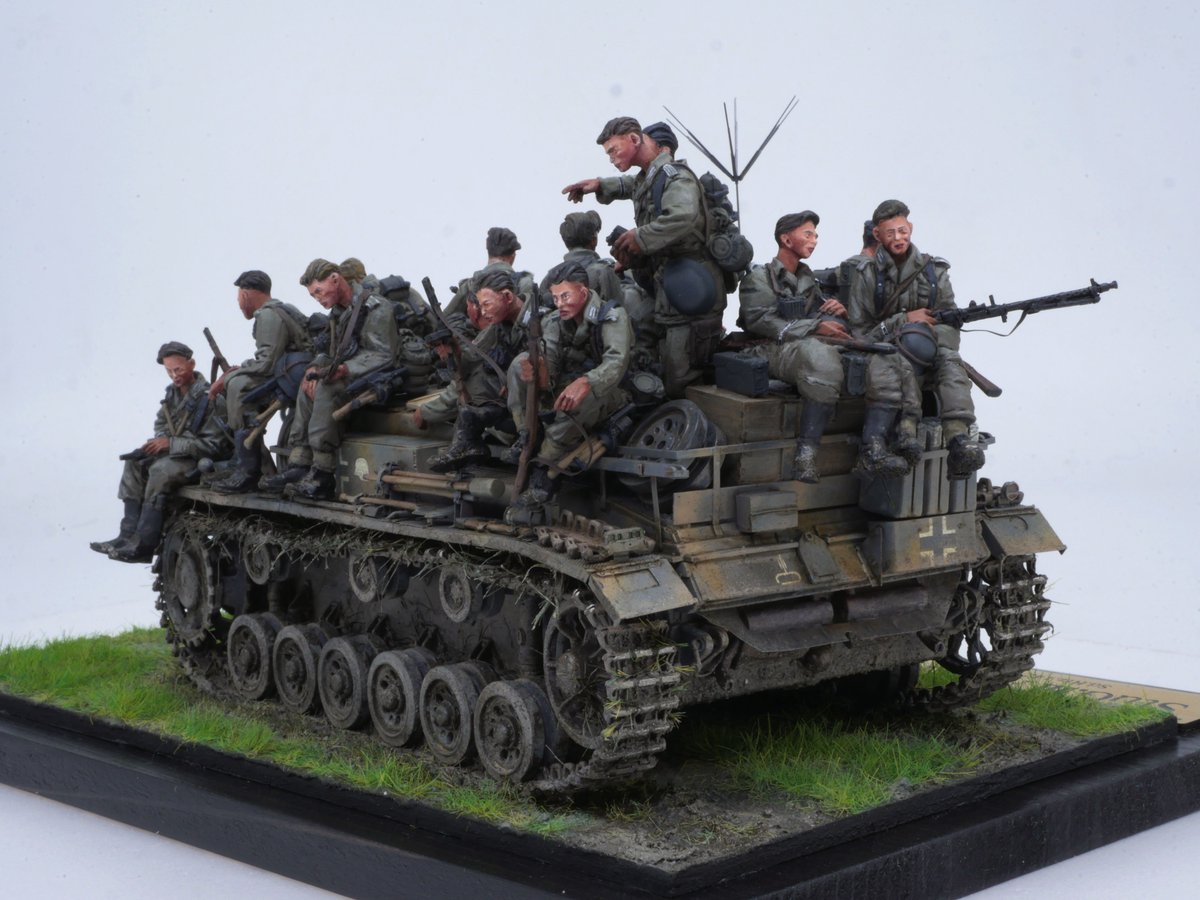 RockkenModel's tweet image. 1/35 ドラゴン Ⅲ号突撃砲 F型 グロースドイッチュラント突撃砲大隊 完成です!
フィギュアはAC model、
車両はPart、E.T.model製エッチングパーツに加え、パッションモデルズ製スターアンテナ、Friul製金属履帯を使用しています
全ての画像はこちらからご覧いただけます。
yasutoabcde.com/archives/4141