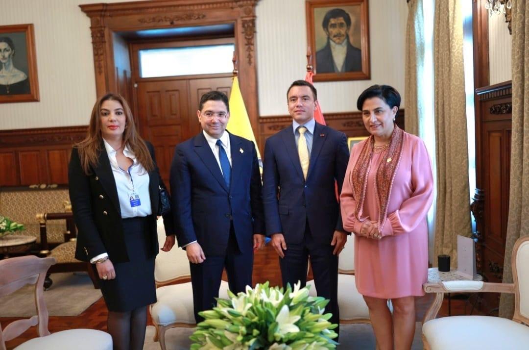 En visita a Quito para representar a Su Majestad el Rey Mohammed VI, en la ceremonia de investidura del Excmo. Presidente Daniel Noboa, el Sr. Nasser Bourita fue recibido en audiencia por el Jefe de Estado ecuatoriano a quien transmitió los saludos y felicitaciones del Soberano