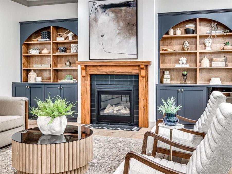 WyattPoindexter's tweet image. 👩‍🍳 Cook in style at 18443 Boardwalk Crossing, Norman! Quartz island, Café appliances &amp;amp; open flow—your kitchen dreams start here 🍷✨
Listed by Wyatt Poindexter – The Agency Oklahoma
🔗 18443Boardwalk.com
#18443BoardwalkCrossing #ChefKitchen #SelahOK