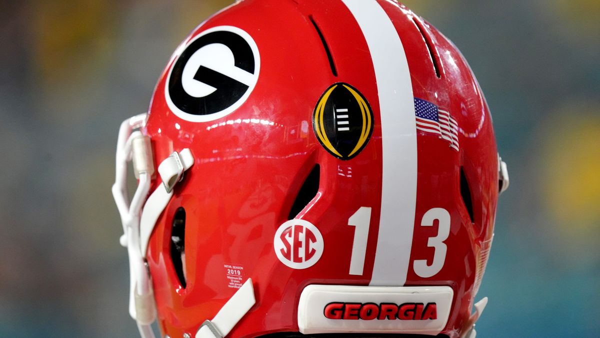 ESPN makes "wild prediction", has Georgia missing the College Football Playoff ugawire.usatoday.com/story/sports/c…