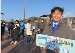 이재명 피습당시
새하얀 와이셔츠는
염색한듯 옆단추까지 새빨갛고,
지혈 위치는 한참 뒤쪽이면,
🩸피주머니를 짜는 사진도 있다.
경찰은 바닥 물청소,
류삼영이 현장지휘 후 공천행보.
부산대병원 안간이유
헬기로 서울대 가야 하는 이유는
모두 각본이 있었기 때문 아니겠는가?