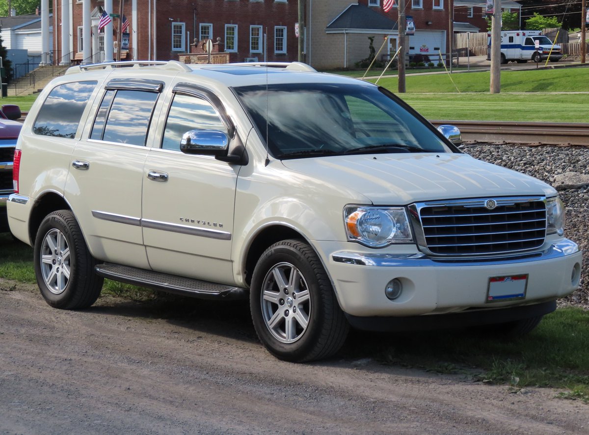 mercsbab's tweet image. i just got pics of a 2007 chrysler aspen and a 2007 buick rainier in the same week 🤯