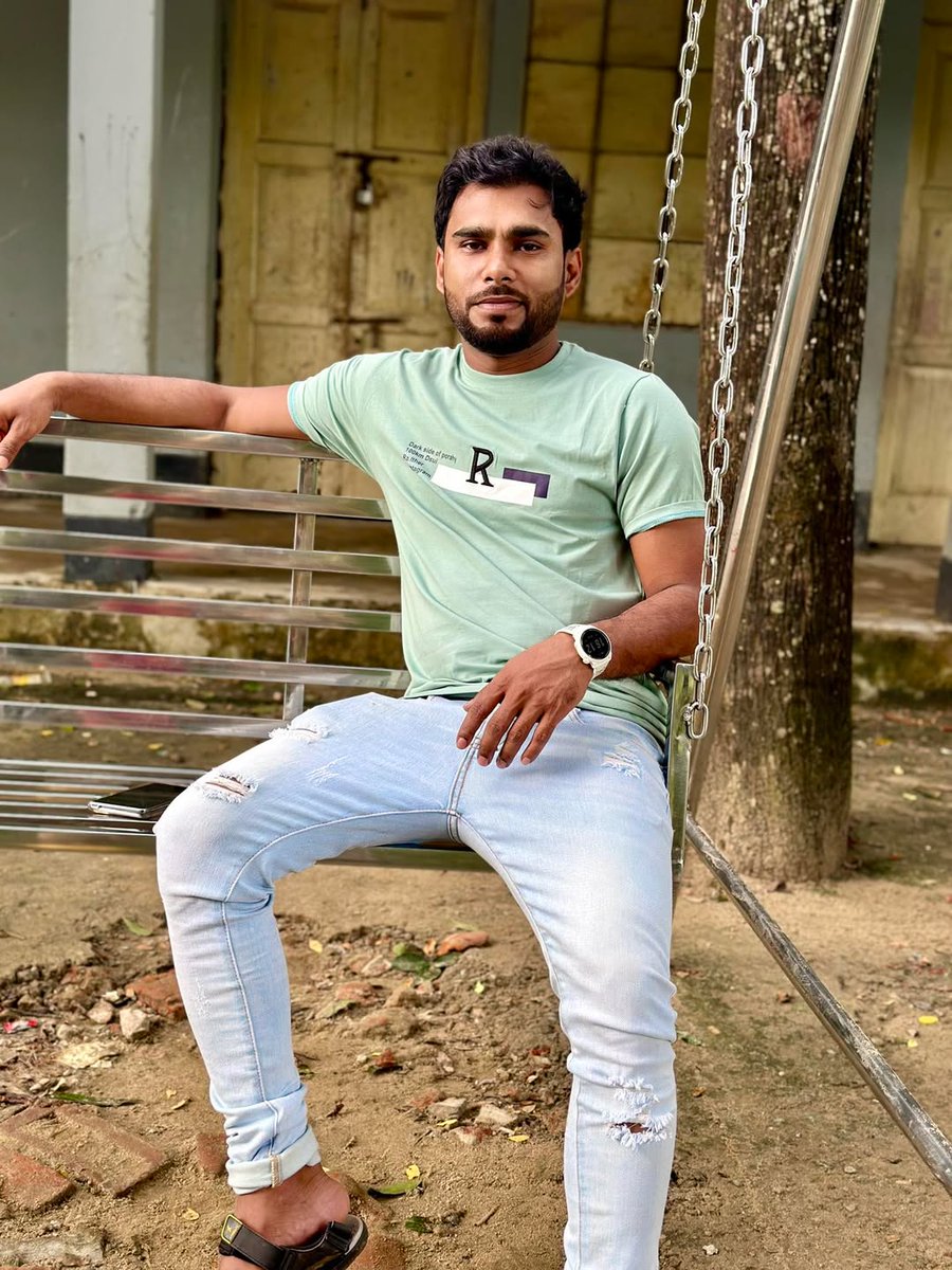 abulhasan29's tweet photo. কোথাও কেউ নেই! য্যানো চারিদিকে ছেয়ে গ্যাছে মুমূর্ষু একাকীত্ব!💔 https://t.co/pA2AQkgMIC