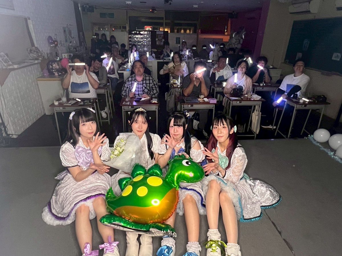 miko10to's tweet photo. 6年間今まで本当にありがとうございました！2ねん8くみに出会えて、ほんとうに幸せでした！水瀬みことでした🤍 https://t.co/bmAK54rp1d
