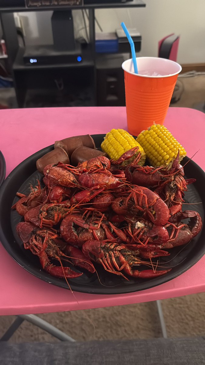 These suckers were feisty today! Almost had 2 men overboard who didn’t want in the hot tub! Hope the season isn’t winding down already. There were about half as many in the bin as normal. #crawfish #crawfishboil