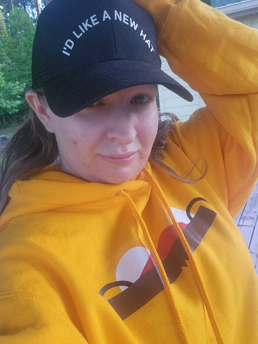 poofswiiremote's tweet photo. I didnt even realize I was matching until my fiance pointed it out lmfao. 

@Poofesure 

#poofesure #poofswiiremote #pooftwt #poofesuremerch #beefboss #selfie https://t.co/Xj9Wmr9yTE