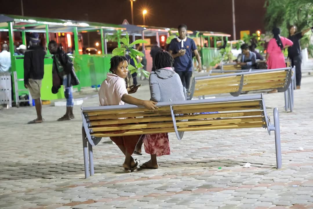 IbrahimaBacongo's tweet photo. Clap de fin d’une journée marathon, ce samedi 24 mai 2025, sur les différents chantiers en cours dans le District.
Elle s’est achevée par une visite des travaux d’aménagement des abords de l’Université Félix Houphouët-Boigny.
#WeekendTerrain #AbidjanAutrementCestpossible #Nousytravaillons #DéveloppementUrbain #DistrictAutonomeDAbidjan