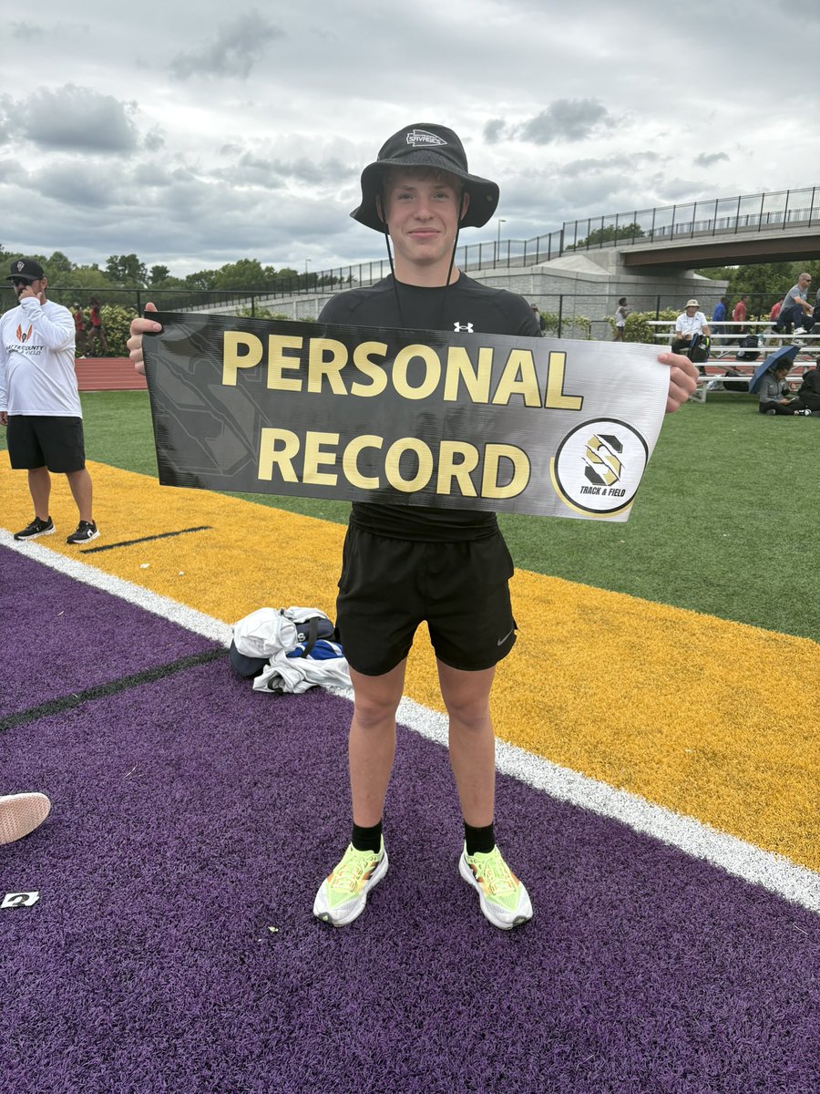 Freshman @cschrick15 PRs in Pole Vault with a jump of 3.49m!