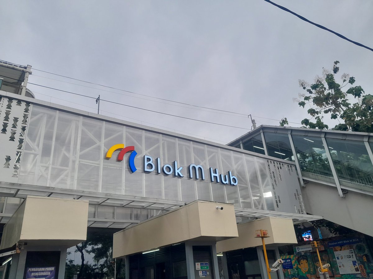 wira1517's tweet photo. Terminal Blok M Hub.
#integrasi 
#transportasidarat 
#jakarta 
#busmania 
#urban 
#photography 
#likeforlike 
@jalur5_ 
@txttransportasi 
@DKIJakarta 
@pramonoanung 
@jktinfo_id https://t.co/CQNYBOBi9w