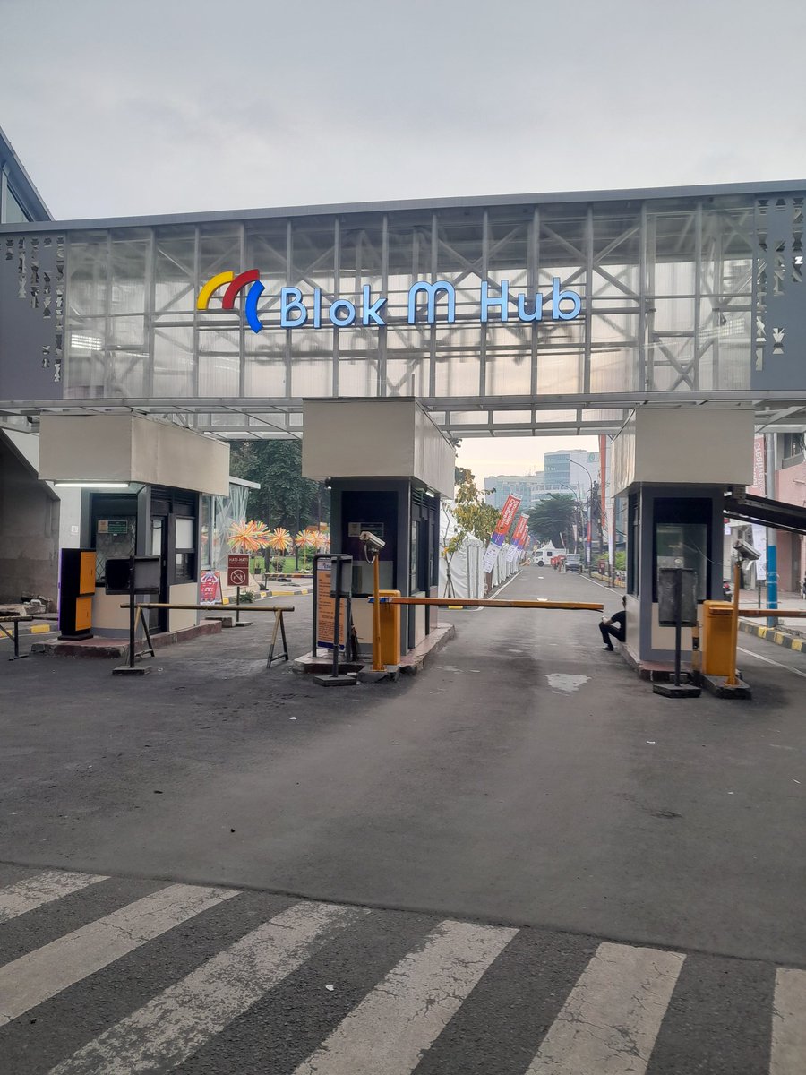 wira1517's tweet photo. Terminal Blok M Hub.
#integrasi 
#transportasidarat 
#jakarta 
#busmania 
#urban 
#photography 
#likeforlike 
@jalur5_ 
@txttransportasi 
@DKIJakarta 
@pramonoanung 
@jktinfo_id https://t.co/CQNYBOBi9w