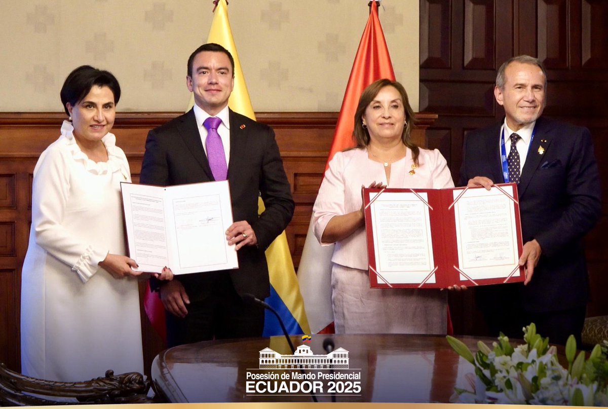 Cancillería del Ecuador 🇪🇨 (@cancilleriaec) on Twitter photo En la reunión de presidentes de Ecuador y Perú, la canciller <a href="/gabisommerfeld/">Gabriela Sommerfeld</a> y su homólogo del Perú, Elmer Schialer, suscribieron la “Hoja de Ruta Binacional para la recuperación de ambientes degradados, protección y conservación de la cuenca transfronteriza Puyango – Tumbes”. En la reunión de presidentes de Ecuador y Perú, la canciller <a href="/gabisommerfeld/">Gabriela Sommerfeld</a> y su homólogo del Perú, Elmer Schialer, suscribieron la “Hoja de Ruta Binacional para la recuperación de ambientes degradados, protección y conservación de la cuenca transfronteriza Puyango – Tumbes”.