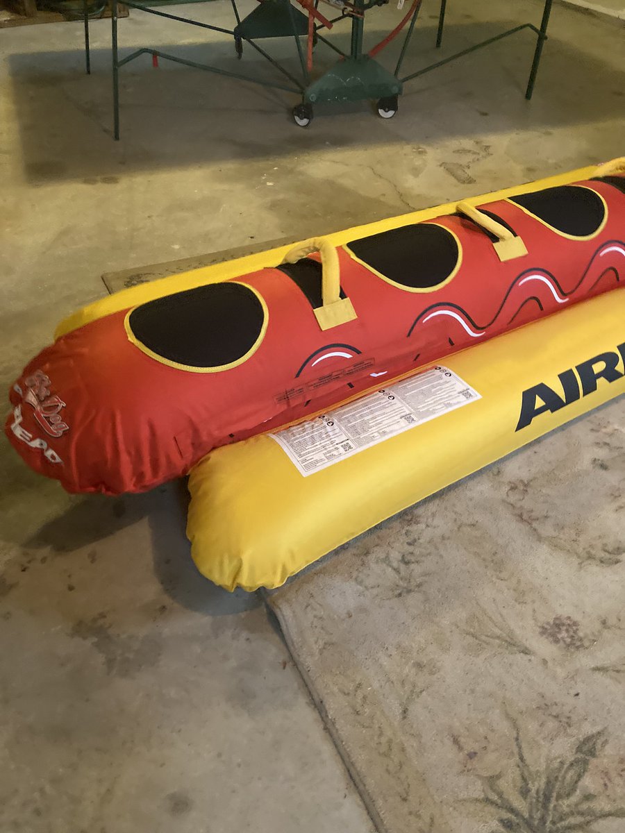 HungryInvader's tweet image. Dude, best summer ever, @jeffery_wo8840 you wanna drive the boat?