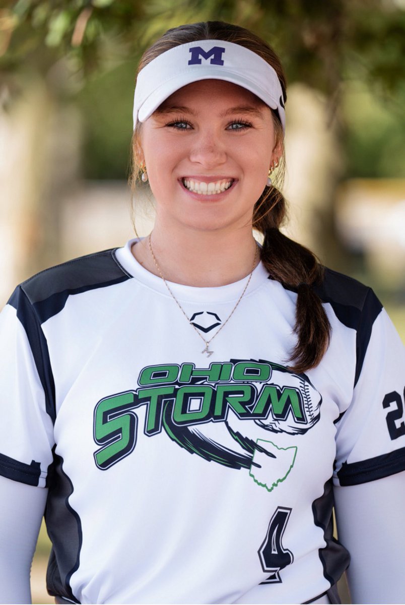 Please help us wish our very own #4 Maddy Hufford a happy 18th birthday today! ￼