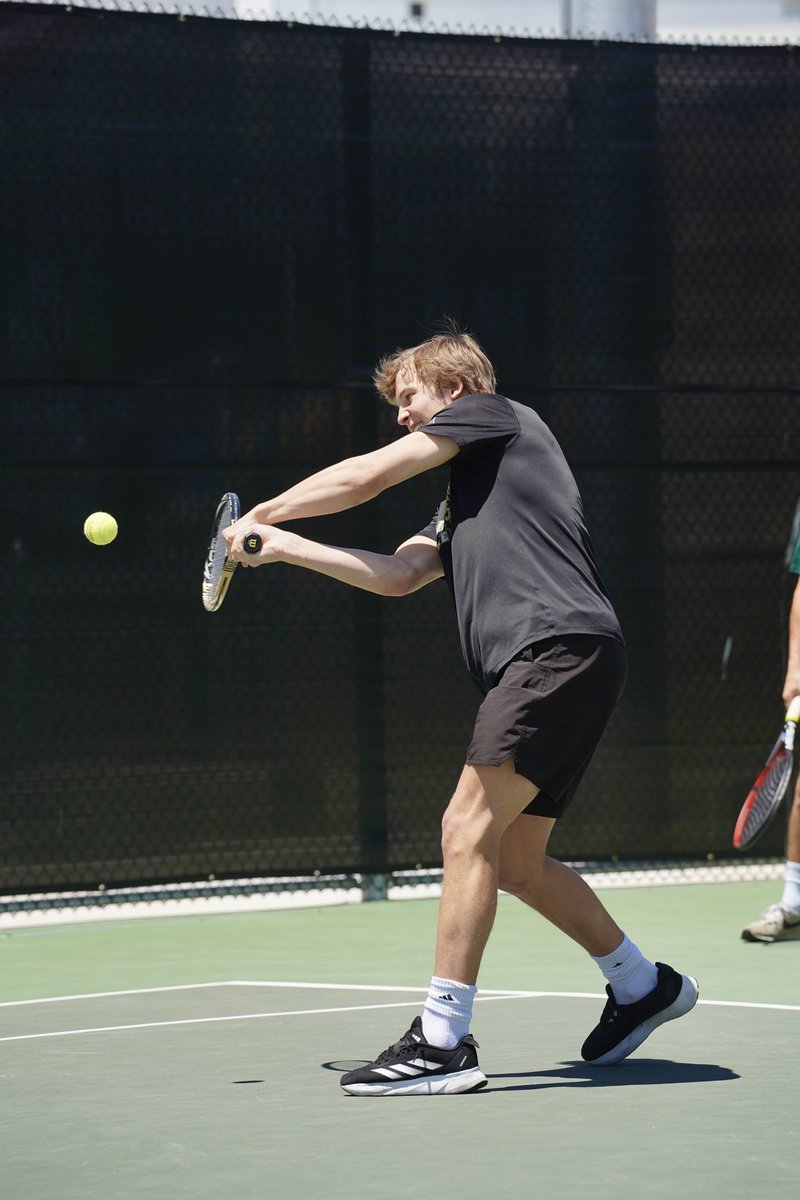 CalPolyWrestle's tweet image. Thanks again to @CalPolyWTennis for letting us invade your practice earlier this week 🎾
Great way to have some fun during the offseason, but we think it’s safe to say our guys belong on a mat, not a tennis court 🤣
#RideHigh🐎 | #HorsePower