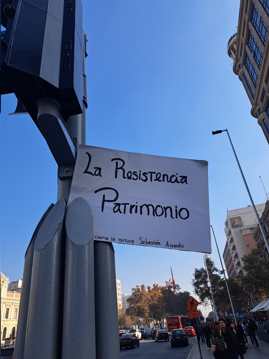 Que hermoso día de los patrimonios en el Sitio de Memoria ex Clínica Santa Lucía. Hoy inscribí a quienes entraban y me sorprendió que en su mayoría eran jóvenes entre 15 y 22 años. La memoria es patrimonio. ❤️