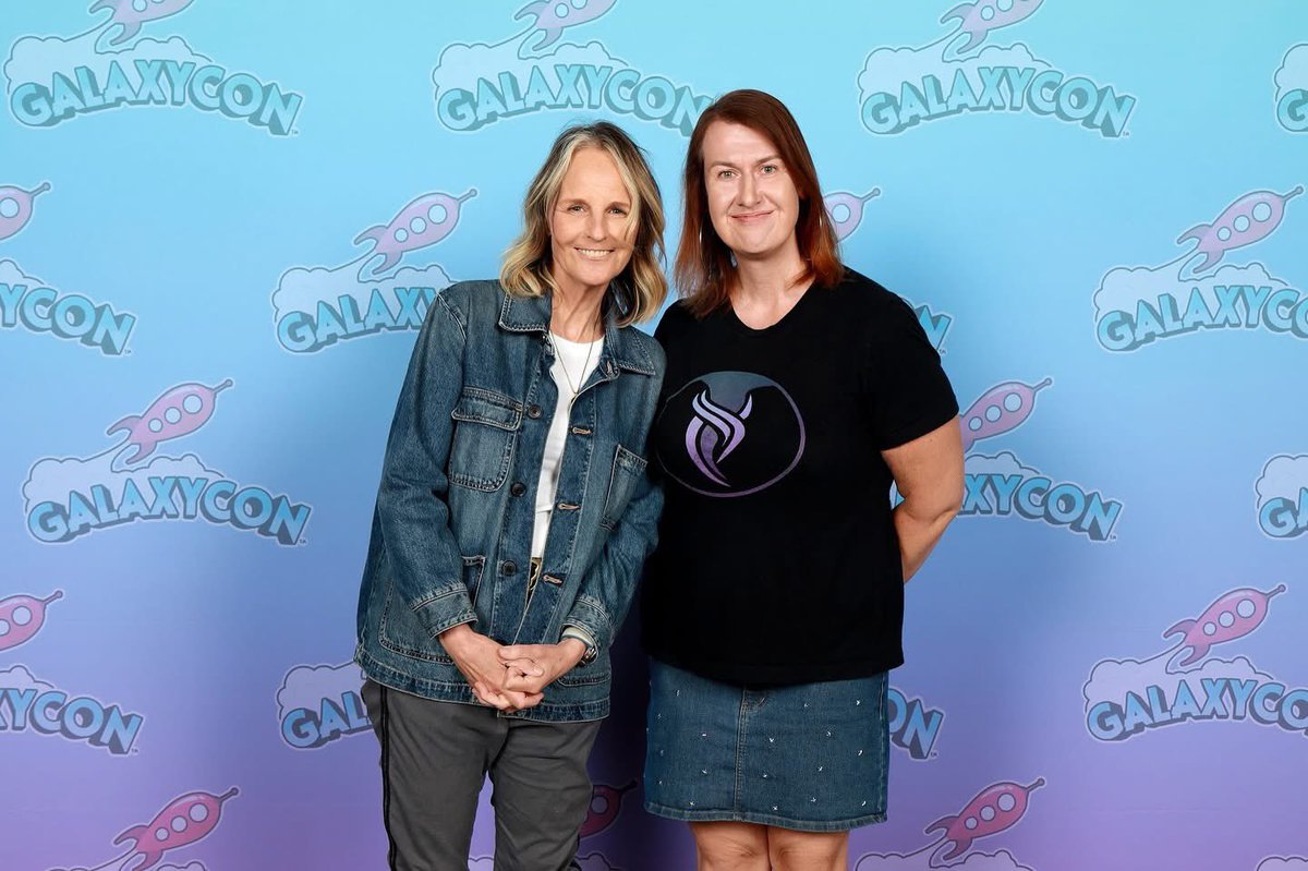 tabithahawk's tweet image. I got to meet Helen Hunt today in Oklahoma City and got a few autographs such as Helen Hunt, Danny Trejo, William Shatner, Mario Lopez, Elizabeth Berkley from saved by the Bell and Thomas Lennon from Reno 911.  going to see a screening of the Twister movie next.#galaxyconOKC