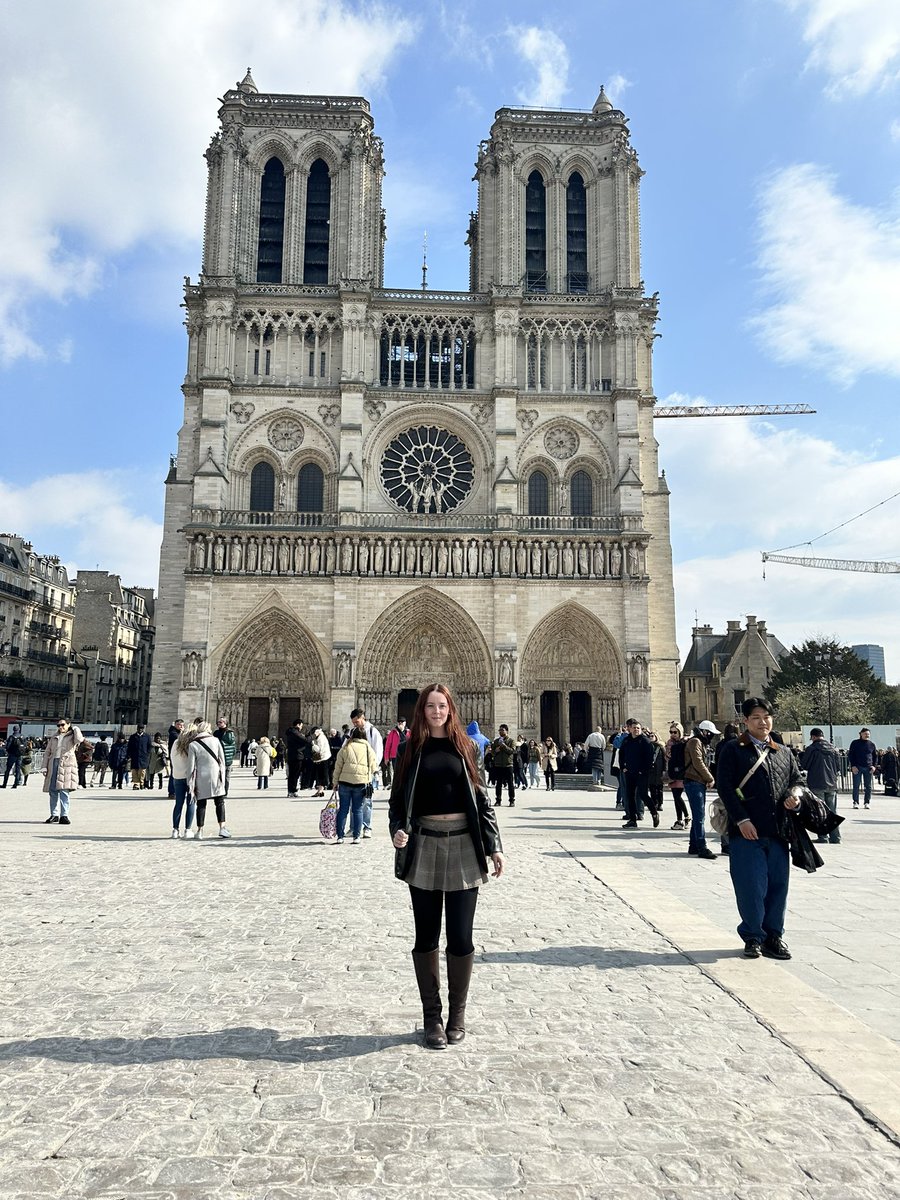 Can someone fly me back out to Paris please and thank you 🥲🫶🏼 maybe pay for a friend too 😉