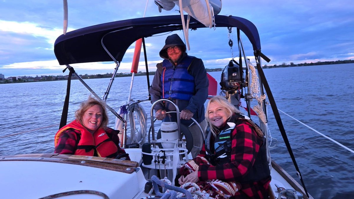 MacLeodLisa's tweet image. There's nothing like a relaxing evening on the water. Watching the sunset with @SusanTruppe in #NorthBay.
@wanderwomencan @DestNorthernOnt #WanderingWomen #northernontario #Ontario #canada #roadtrip #explore #travel #tourism #choosecanada