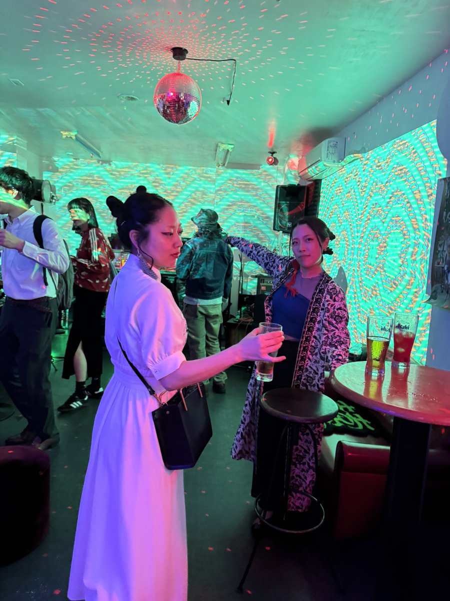 まだ存在しないジャンルを開拓していくイベントFUNKABILLY
お呼びいただきありがとうございました
浅草金虎で、和尚さんがミキサーいじいじしながらハルカさんとライブをする世界線が現世であったかぁ
皆々様ありがとうございました