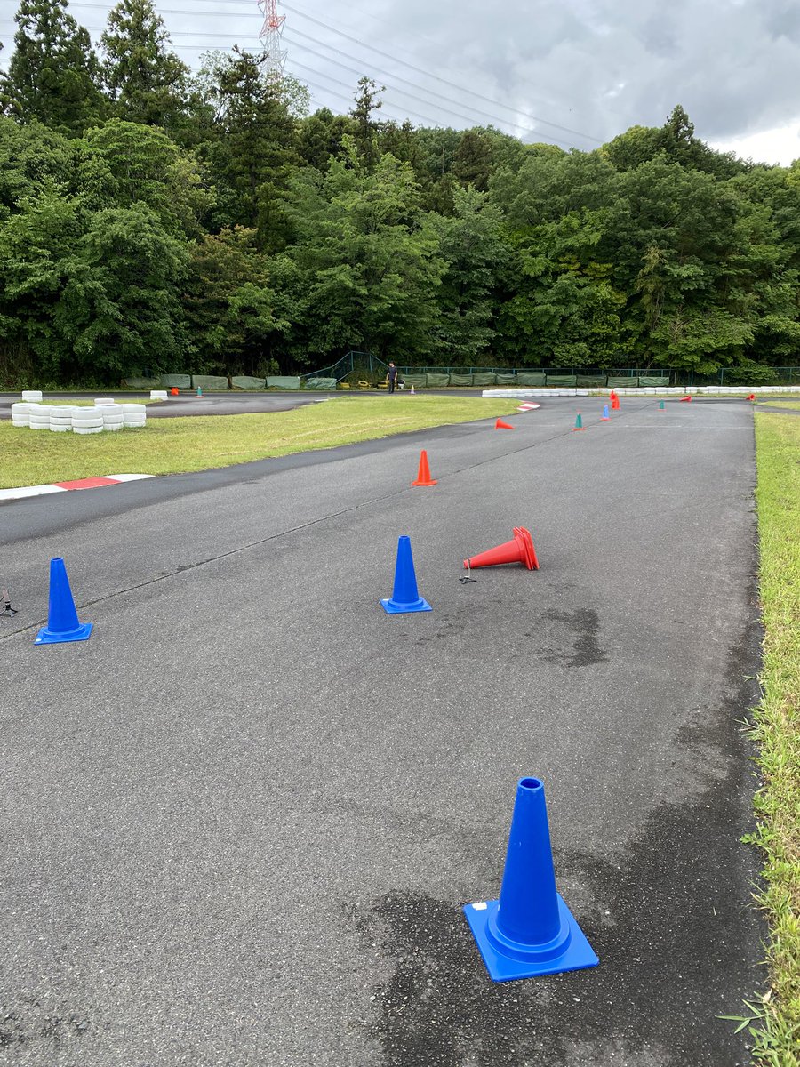 だいぶ乾いてきた！
本日は自由練習会なので飛び入り参加もOKですよー

#レインボースポーツ
