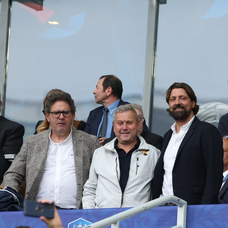 La classe de Nasser Al-khelaïfi. Le président du PSG a invité, pour cette finale, le président du Mans (Thierry Gomez), celui d'Espaly (Christian Perbet) et celui du Stade Briochin (Guillaume Allanou) #PSG