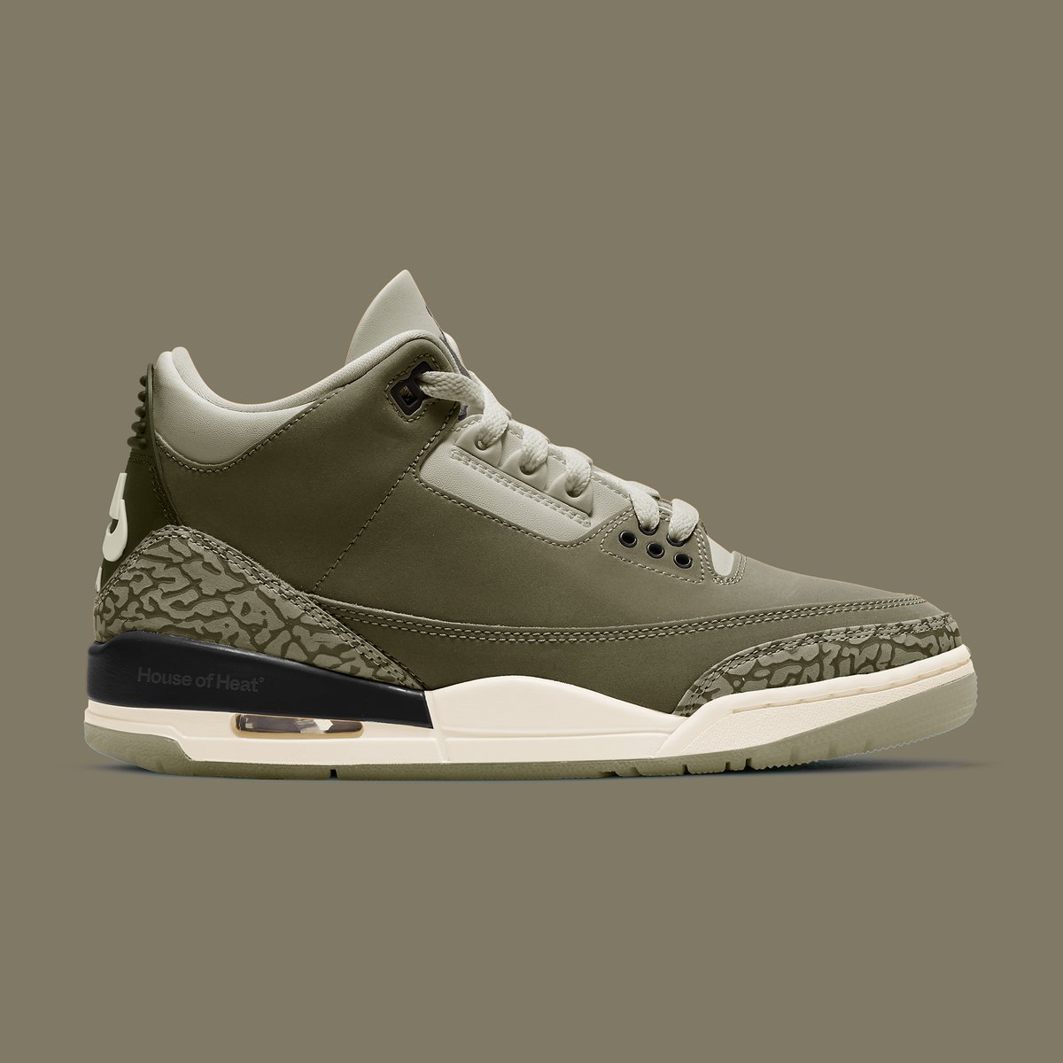 houseofheat's tweet image. Air Jordan 3 "Family Affair" Releasing Holiday 2025 🌲 

➡️ hoh.news/McQJnaBgi