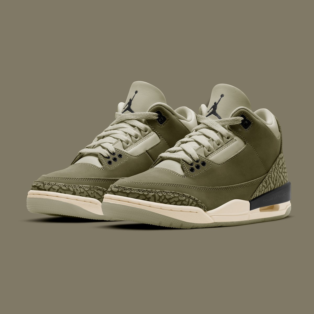 houseofheat's tweet image. Air Jordan 3 "Family Affair" Releasing Holiday 2025 🌲 

➡️ hoh.news/McQJnaBgi