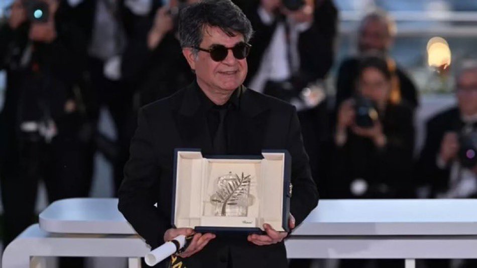 ⭕️ İranlı yönetmen Jafar Panahi, "Un simple accident" (Basit Bir Kaza) filmiyle 78. Cannes Film Festivali'nde Altın Palmiye'yi kazandı.