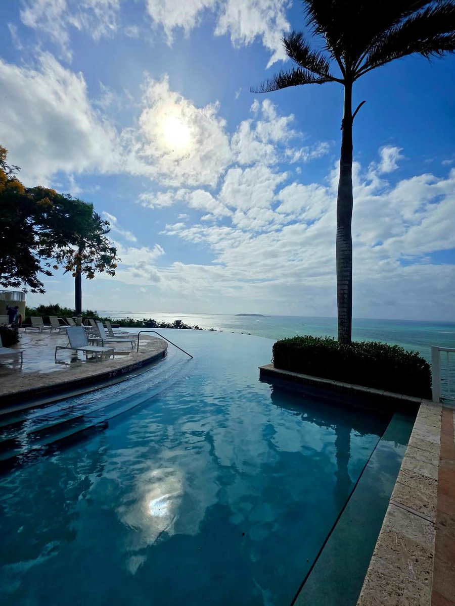 EnjoyFajardo's tweet photo. Fajardo y sus encantos 
Infinity pool at Las Casitas Village https://t.co/VB8d98akYC