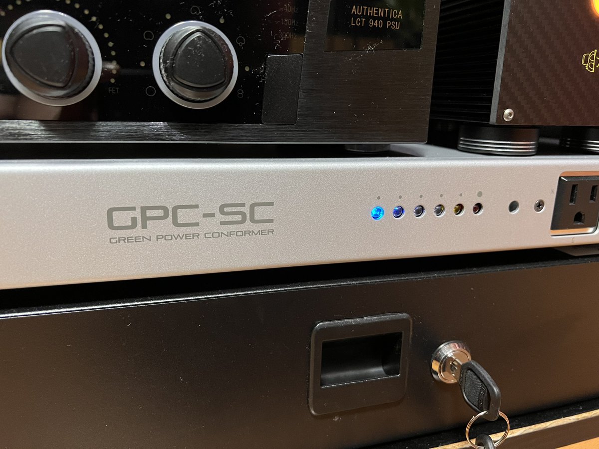 Aki_2071's tweet image. 電源環境を強化するために少し前に下記の2点をmng。
『LCA-PS101VA』
『GPS-SC』
結果、特に中域〜超低域まで音の密度がグッと増してモニター音、音源のクオリティも上がり、個人的には大満足!!
ただまだまだ強化していきたいので、これから様々導入予定…!