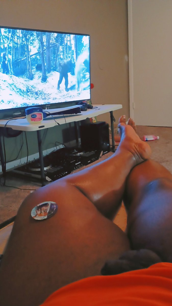 August2Thicc's tweet photo. Babe I got one condom left over you want to use it? https://t.co/niG6PAh8eb