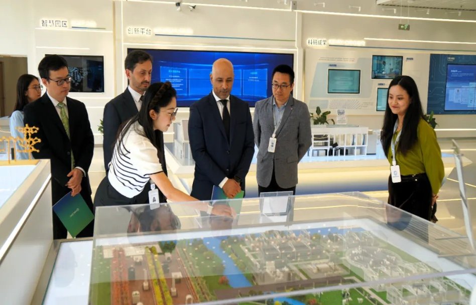 Zhejiang University (@zju_china) on Twitter photo 🤝 #ZJU and <a href="/KhalifaUni/">جامعة خليفة للعلوم والتكنولوجيا</a> have deepened their partnership with new initiatives, including a joint training program and a 6G joint lab! 🚀 President Al Hajri also signed on behalf of Khalifa University to join the Joint Statement of Global University Leaders on the 2030 Agenda for 🤝 #ZJU and <a href="/KhalifaUni/">جامعة خليفة للعلوم والتكنولوجيا</a> have deepened their partnership with new initiatives, including a joint training program and a 6G joint lab! 🚀 President Al Hajri also signed on behalf of Khalifa University to join the Joint Statement of Global University Leaders on the 2030 Agenda for