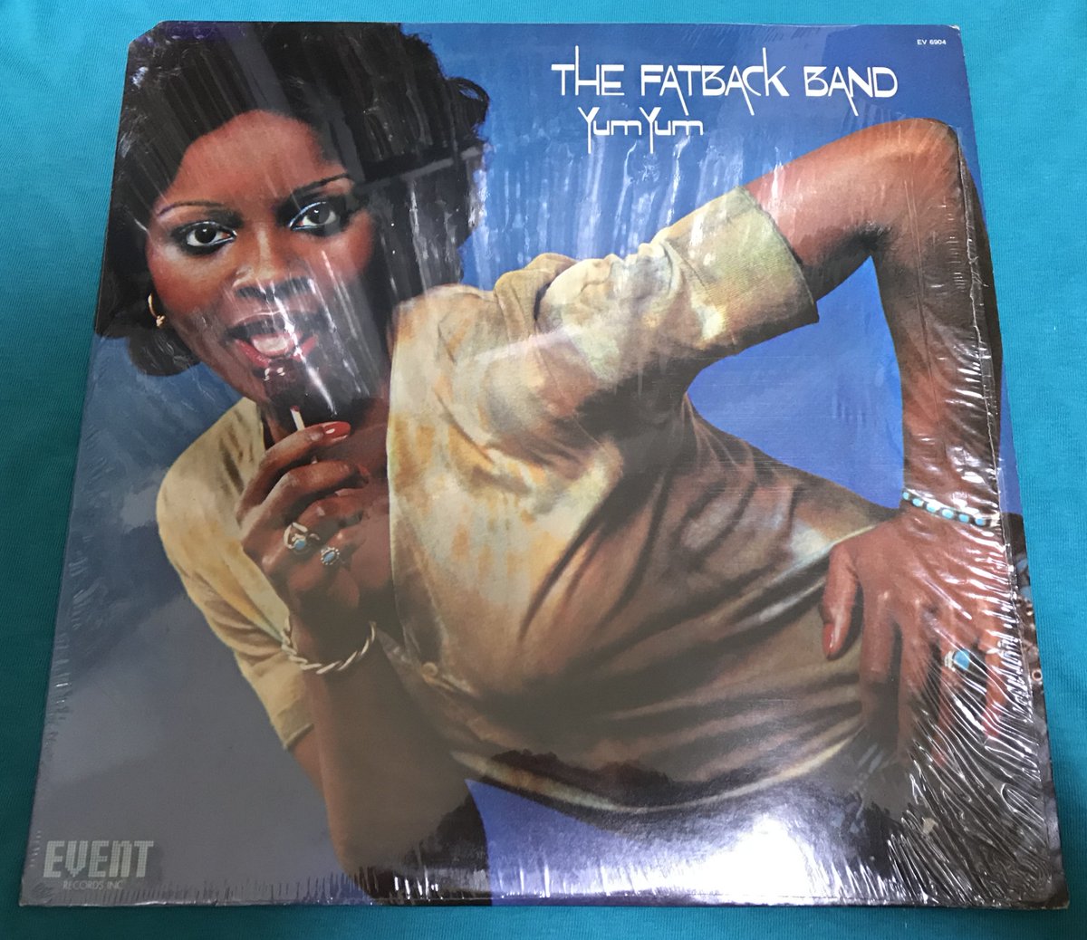 midorix_79's tweet image. 【今日の一枚】
The Fatback Band / Yum Yum（'75）

このグルーヴ感。針を落とせば、部屋が70年代の匂いになる。ちょっとクセになる1枚。

#今日の一枚 #FatbackBand #VinylLovers