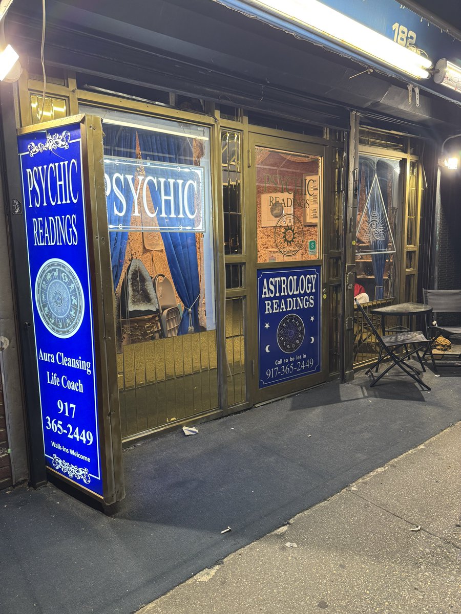 pitdesi's tweet image. How are there so many psychics in New York?