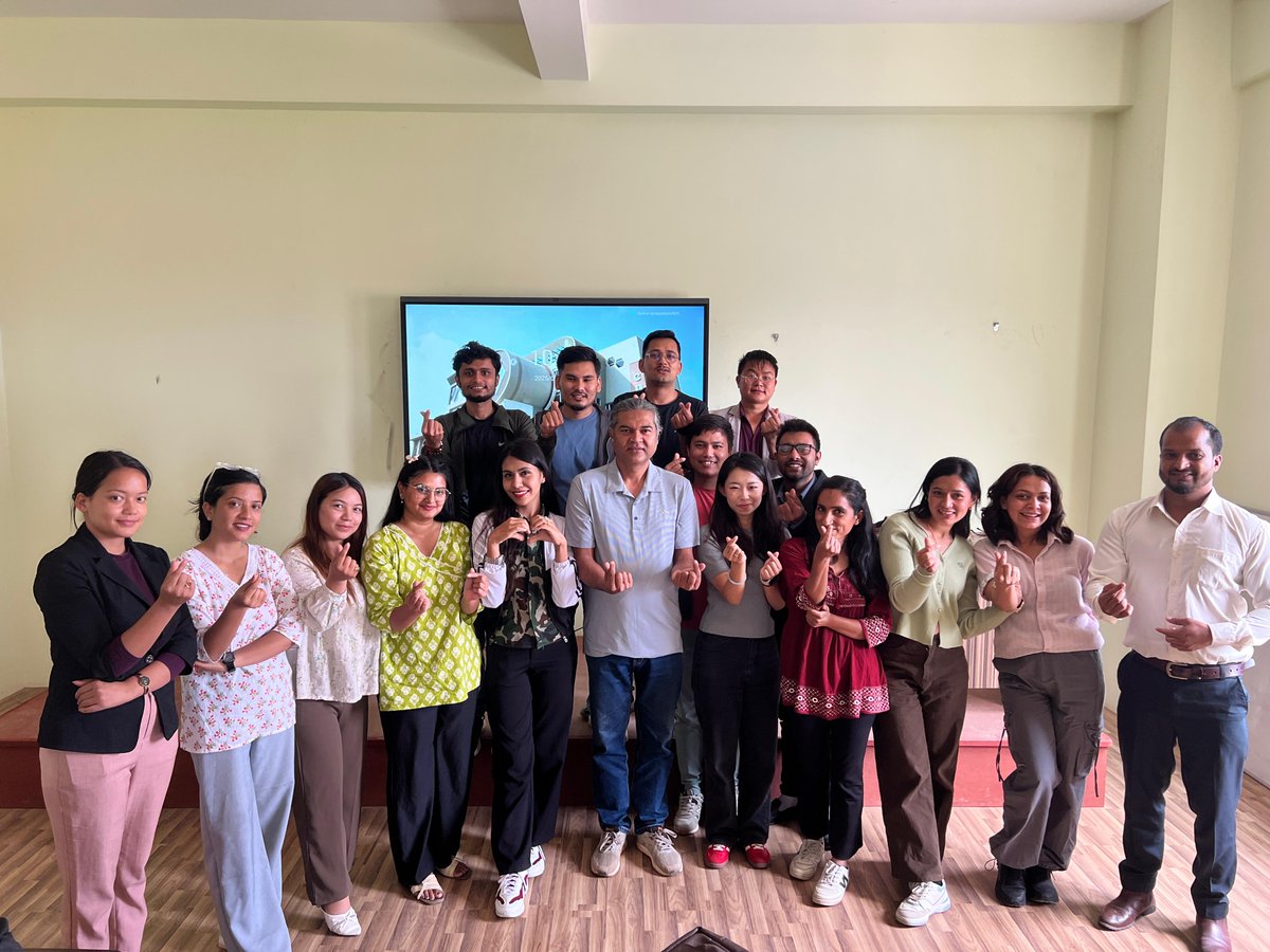 Liu Yuhan, an Assistant Professor at the University of Electronic Science and Technology of China, conducted a guest lecture for third-semester students of CDJMC on May 21 and 23. Her sessions focused on AI in media, intelligent media and news industry and among others. #CDJMC