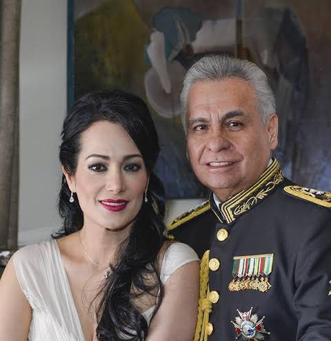 No Votar Por la CORRUPCIÓN y ROBÓ a la NACION. 
Uno de los ORQUESTADORES del DESAFUERO del PRESIDENTE <a href="/lopezobrador_/">Andrés Manuel</a> 👇👇👇👇👇👇 la esposa ahora pide tu voto. Vaya descaro de HDP.