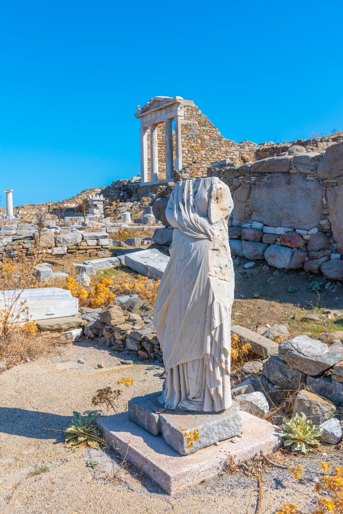 Embark on a unique journey, relive the grandeur of the Greek civilisation in #Delos. Just a stone's throw from #Mykonos, uncover the secrets of the Cyclades and frolic in a #UNESCO world heritage site. Is there a better way to time travel?

visitgreece.gr/islands/cyclad…

#VisitGreece