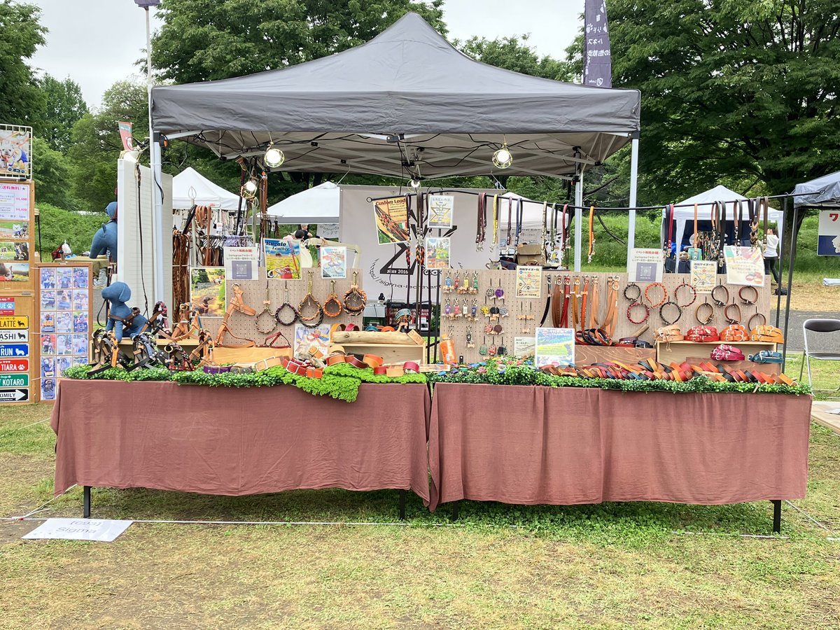 sigma_misa's tweet photo. なんと！
昨日1日だけで約3万人も来場してくれてたようで、、、
通りでお昼も食べる余裕もない程忙しいはずだわ😵‍💫💦

 #しっぽフェスタ2025
 #国営昭和記念公園
 #ドッグイベント
 #本革雑貨
 #本革リード
 #その場で調節可能
 #セミオーダーメイド https://t.co/so7ZWZfCwL