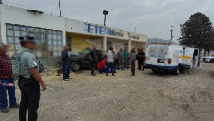 #TomePrecauciones en #Veracruz cierre parcial de circulación por #AccidenteVial cerca del km 087+400 carretera (2315) San Hipólito-Xalapa. Atienda indicación vial.