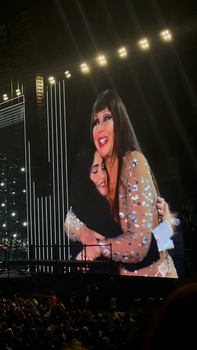 “Aplausos para esta gladiadora del pop”

-Moria Casan, Estadio José Amalfitani, 24 de mayo, 2025.