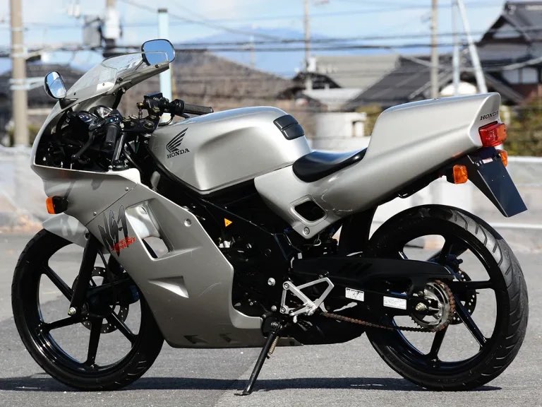 Accela@バイク記事紹介 tweet media