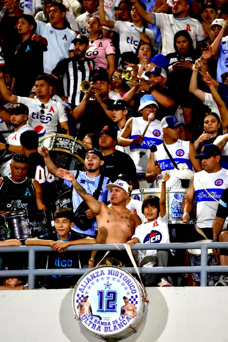 INDES El Salvador (@indeselsalvador) on Twitter photo #Fútbol ⚽| Finalizó el primer tiempo en la final del Torneo Clausura 2025 y <a href="/AlianzaFC_sv/">Alianza Fútbol Club</a> y <a href="/CDMLimeno/">Club Deportivo Municipal Limeño</a> empatan 0-0 en el Estadio Nacional Jorge “El Mágico” González.
#ConstruyendoElCamino #Fútbol ⚽| Finalizó el primer tiempo en la final del Torneo Clausura 2025 y <a href="/AlianzaFC_sv/">Alianza Fútbol Club</a> y <a href="/CDMLimeno/">Club Deportivo Municipal Limeño</a> empatan 0-0 en el Estadio Nacional Jorge “El Mágico” González.
#ConstruyendoElCamino