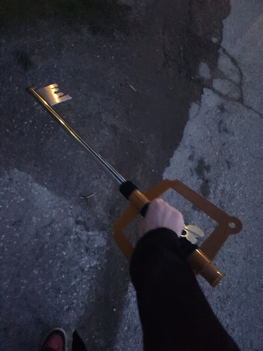 HopefulDecay's tweet photo. Some spiky brown haired kid left this laying around, mine now, I guess. https://t.co/bpx5fd827Z