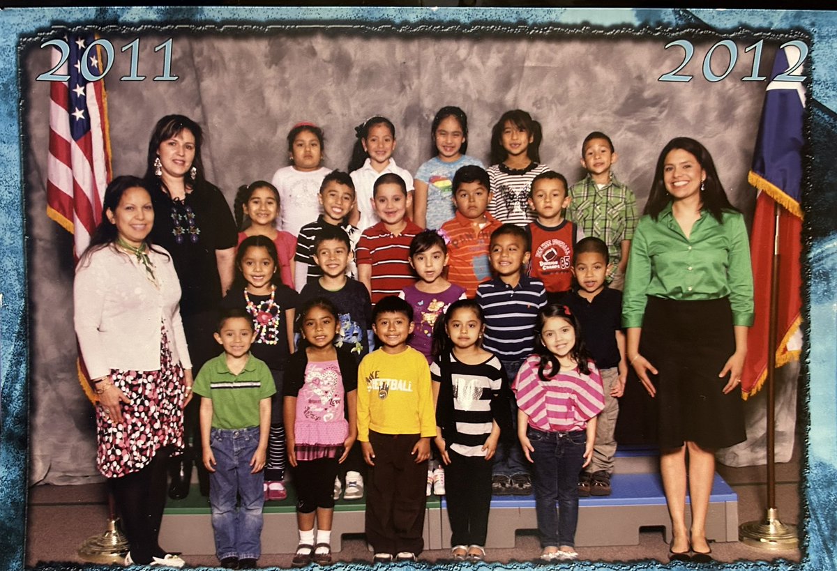 MontserratforTX's tweet photo. Congratulations to my former Prek student for her high school graduation @Jarrell_ISD Valeria is Bilingual, Biliterate and Bicultural. #PublicSchoolsProud #2025Graduate  #DREAMBig #BilingualismIsASuperPower @AimeTrujillo https://t.co/bwBmuPkVpC